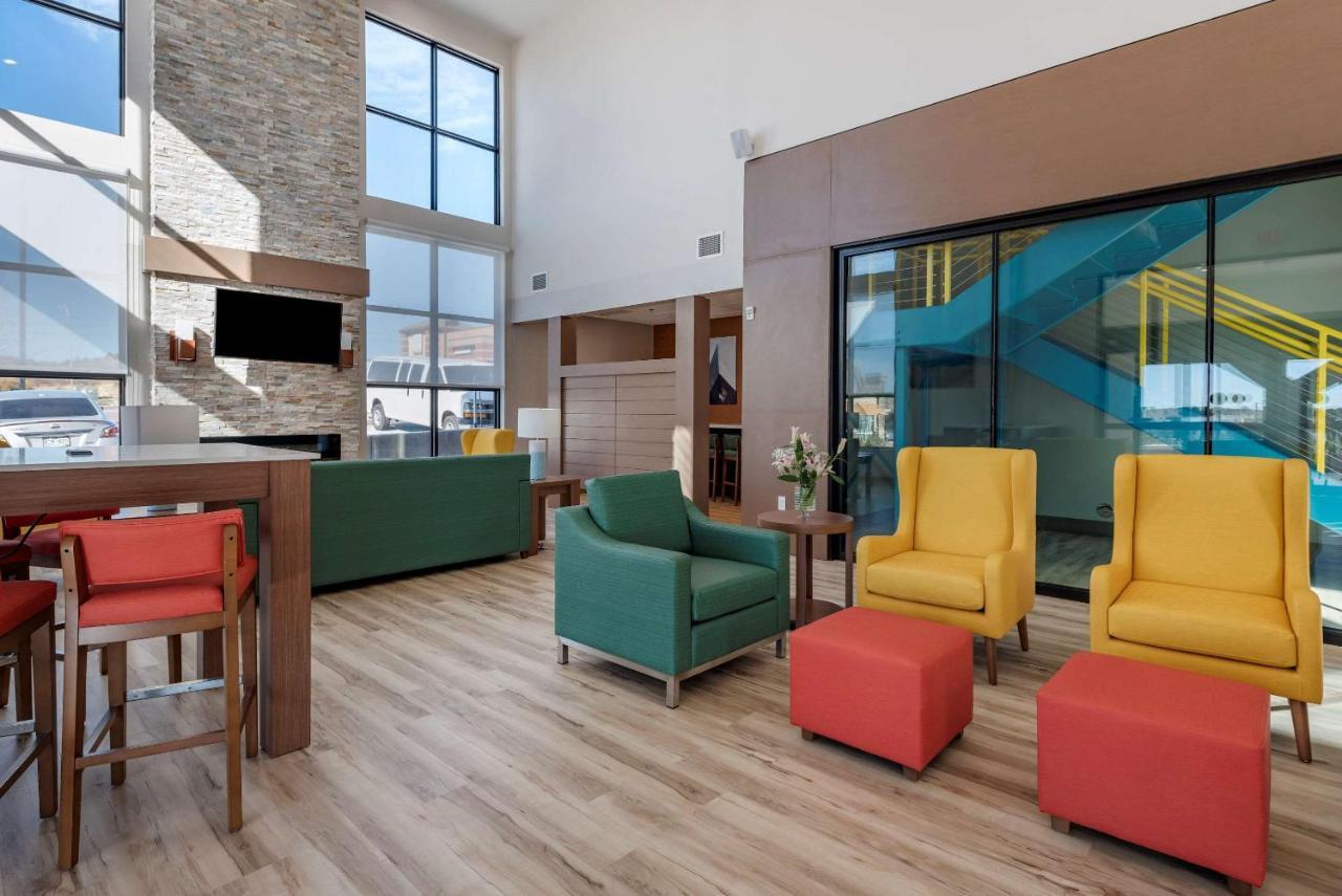 Comfort Suites Colorado Springs East - Medical Center Area Exteriér fotografie